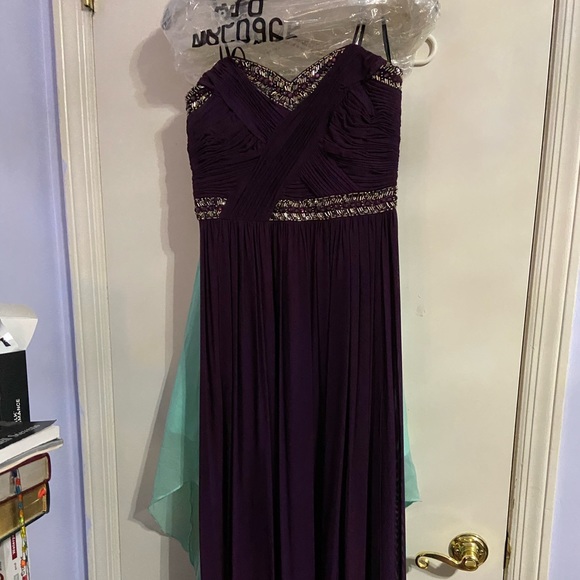 Formal, strapless, floor length gown - Picture 2 of 4